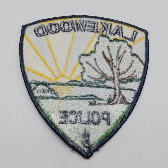 Lakewood Police Patch Illinois Tree Sun Lake Design Collectible - Picture 3 of 3